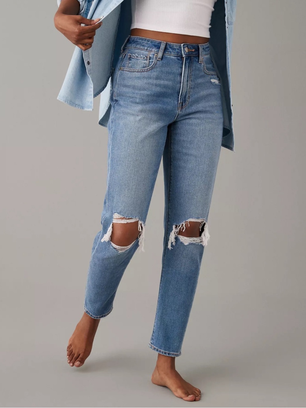 AMERICAN EAGLE High Rise Mom Distressed Jeans